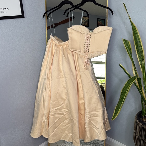 House of cb ‘Perfect’ Peach Satin Corset and Skirt NWOT - Picture 5 of 10